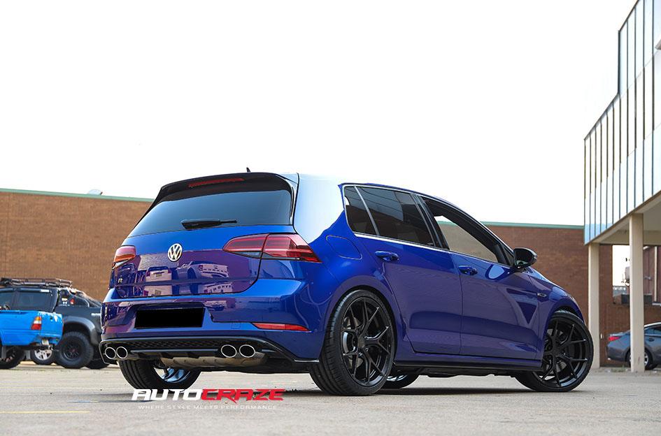 VOLKSWAGEN GOLF SF10 SATIN BLACK